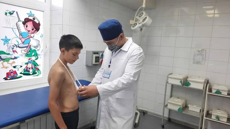 Шымкенттік дәрігерлер саусағы жарақаттанған 4 жасар балаға күрделі ота жасады