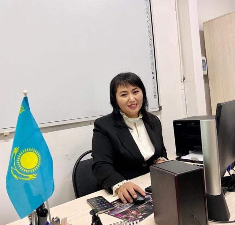 Шымкенттік ұстаз өзге этнос өкілдеріне ана тілімізді оқытып жүр