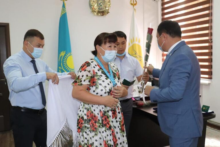 КӨПБАЛАЛЫ АНАЛАР «АЛТЫН АЛҚА» ЖӘНЕ «КҮМІС АЛҚА» ТӨСБЕЛГІЛЕРІМЕН МАРАПАТТАЛДЫ<br />
<b>Deprecated</b>: strip_tags(): Passing null to parameter #1 ($string) of type string is deprecated in <b>/var/www/vhosts/aptanews.kz/aptamedia.kz/wp-content/themes/Newspaper/loop-single.php</b> on line <b>64</b><br />
КӨПБАЛАЛЫ АНАЛАР «АЛТЫН АЛҚА» ЖӘНЕ «КҮМІС АЛҚА» ТӨСБЕЛГІЛЕРІМЕН МАРАПАТТАЛДЫ