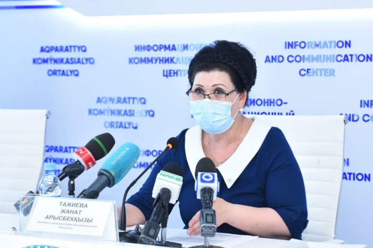 ШЫМКЕНТ: ЖАНАТ ТӘЖИЕВА ЗАҢСЫЗ СЕРТИФИКАТПЕН ЖАЛАҚЫ АЛҒАН ПЕДАГОГТАР ЖАЙЫНДА ТҮСІНІКТЕМЕ БЕРДІ