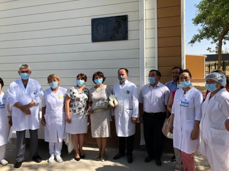 ДӘРІГЕРДІҢ ҚҰРМЕТІНЕ ЕСКЕРТКІШ ТАҚТА ҚОЙЫЛДЫ