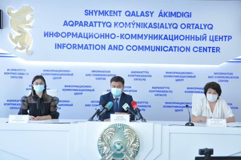 БАСҚАРМА БАСШЫСЫ ТҰРҒЫНДАРДЫ ВАКЦИНА АЛУҒА ЖӘНЕ ДӘРІГЕРДІҢ ХАТТАМАСЫНА СӘЙКЕС ЕМДЕЛУГЕ ШАҚЫРДЫ