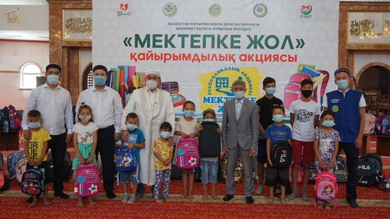 ШЫМКЕНТ: 1000 ОҚУШЫҒА ОҚУ ҚҰРАЛДАРЫ ТАРАТЫЛДЫ