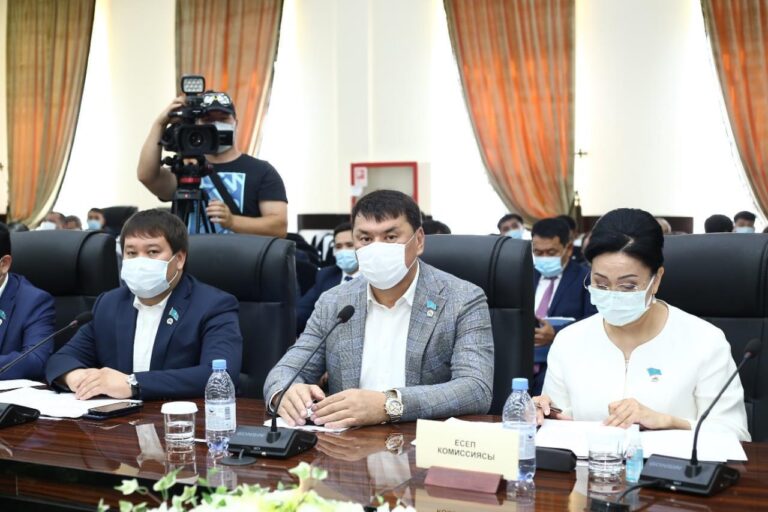 NUR OTAN ПАРТИЯСЫ ҮЗДІК ДЕПУТАТТАРҒА БАЙ!