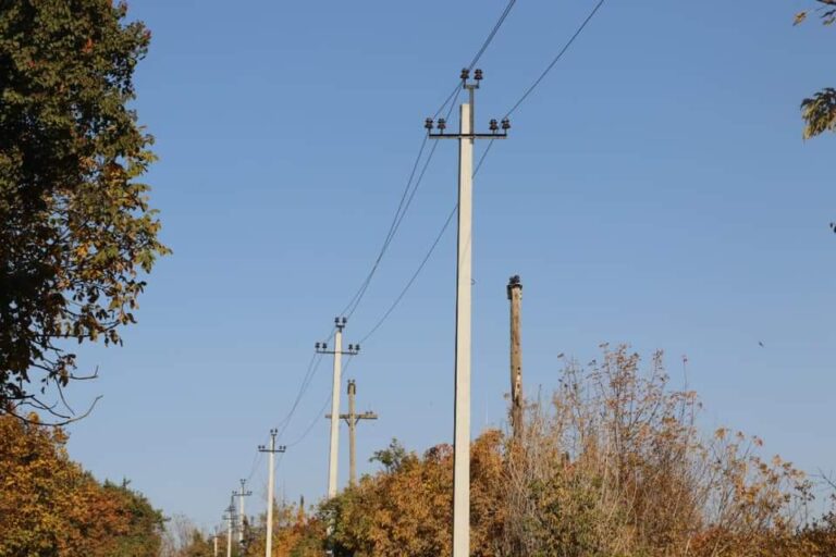 ТҮЛКІБАС АУДАНЫНДА 13 ЕЛДІМЕКЕННІҢ ЕСКІРГЕН ЭЛЕКТР ЖҮЙЕЛЕРІ ЖАҢАРТЫЛДЫ