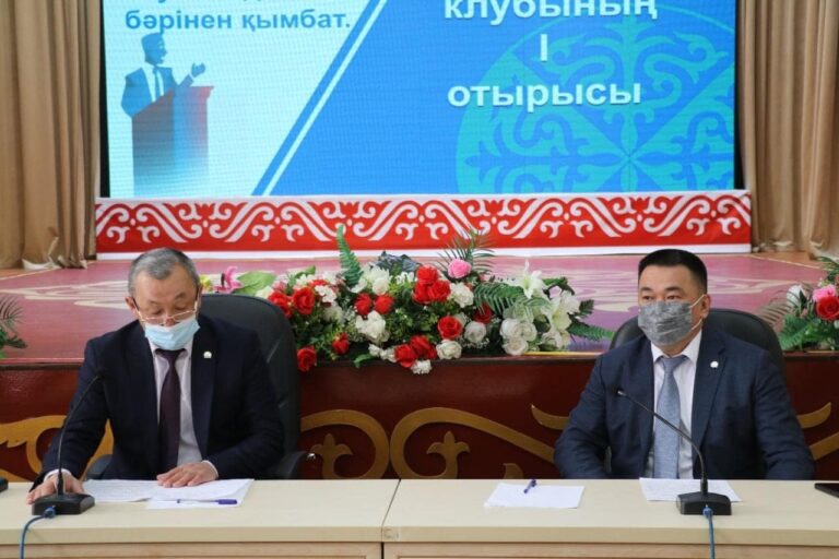 ТҮЛКІБАСТА «ПАРАСАТ» ПІКІРТАЛАС КЛУБЫНЫҢ ОТЫРЫСЫНДА ӨЗЕКТІ МӘСЕЛЕЛЕР ТАЛҚЫЛАНДЫ