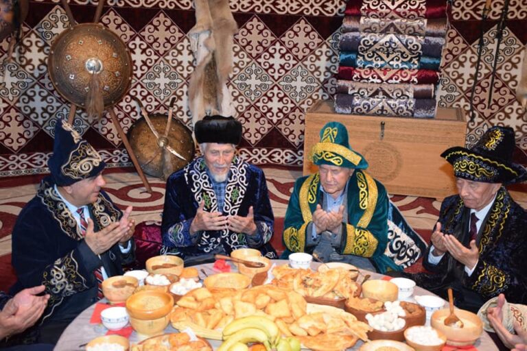 ТҮРКІСТАНДЫҚ ҚАРИЯЛАР «НАУРЫЗ БАТАНЫ» ДӘРІПТЕП, ЕЛ АМАНДЫҒЫН ТІЛЕДІ