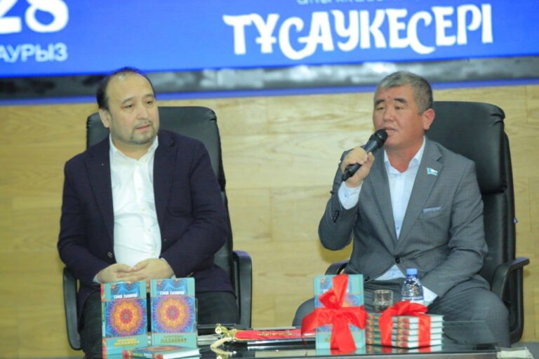 ТҮРКІСТАНДЫҚ ОҚЫРМАНДАР ЖАЗУШЫ-ЖУРНАЛИСТ СӘКЕН СЫБАНБАЙМЕН ЖҮЗДЕСТІ