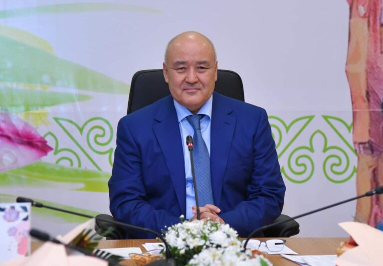 ТҮРКІСТАН ОБЛЫСЫНЫҢ ӘКІМІ АНАЛАРДЫ ТӨЛ МЕРЕКЕСІМЕН ҚҰТТЫҚТАДЫ