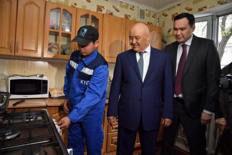 ТҮРКІСТАН: КЕНТАУҒА ГАЗ БЕРІЛІП, ТЕМІРБЕТОН ЗАУЫТЫ АШЫЛДЫ