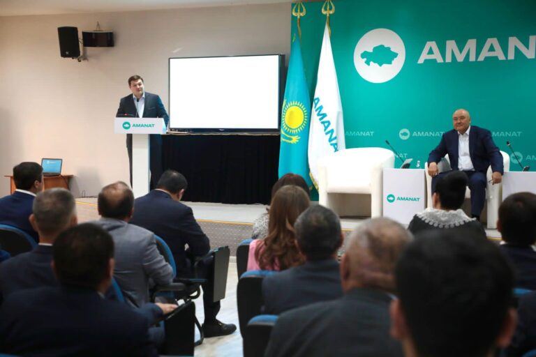 ТҮРКІСТАН: «AMANAT» ПАРТИЯСЫНЫҢ АТҚАРУШЫ ХАТШЫСЫ ӨҢІР ТҰРҒЫНДАРЫМЕН КЕЗДЕСТІ