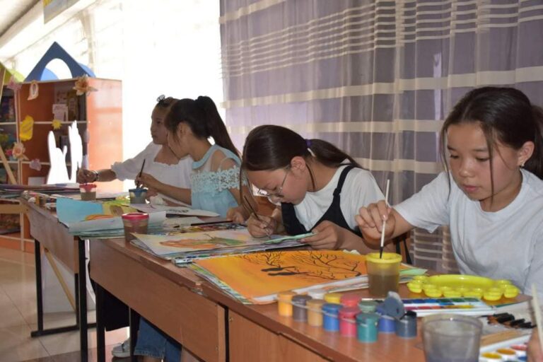 ТҮРКІСТАН: СОЗАҚТЫҚ 900 БАЛАҒА ЖАЗҒЫ ЛАГЕРЬГЕ ТЕГІН ЖОЛДАМА БЕРІЛДІ