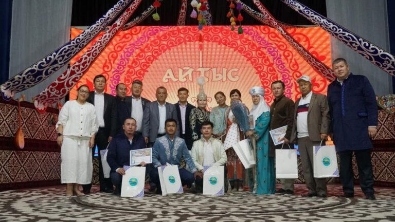 ТҮРКІСТАН: КЕЛЕС АУДАНЫНДА РЕСПУБЛИКАЛЫҚ АҚЫНДАР АЙТЫСЫ ӨТТІ