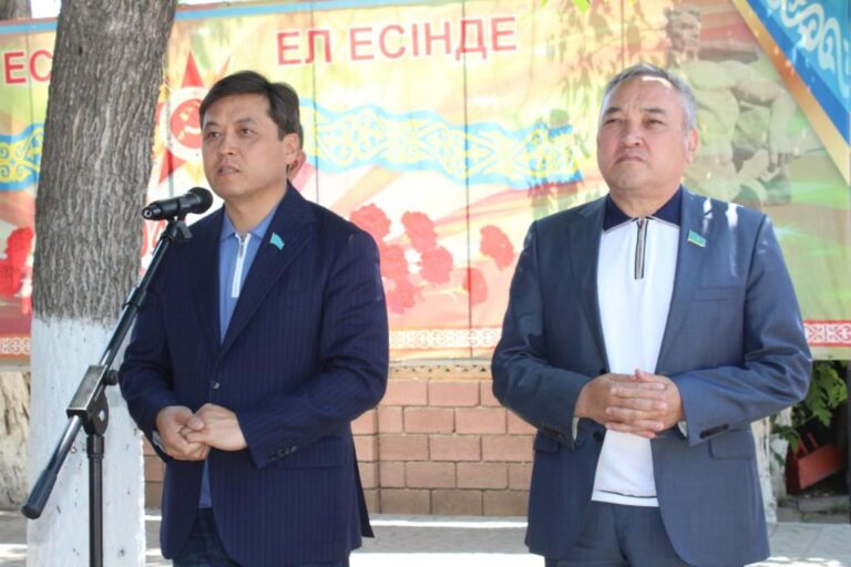 AMANAT: САРЫАҒАШТЫҚ ҰСТАЗДАР МЕН ДӘРІГЕРЛЕР РЕФЕРЕНДУМДА ТАҢДАУ ЖАСАУҒА ДАЙЫН