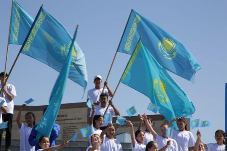 ТҮРКІСТАН: ҚР РӘМІЗДЕРІНІҢ 30 ЖЫЛДЫҒЫНА ОРАЙ САЛТАНАТТЫ ШАРА ӨТТІ