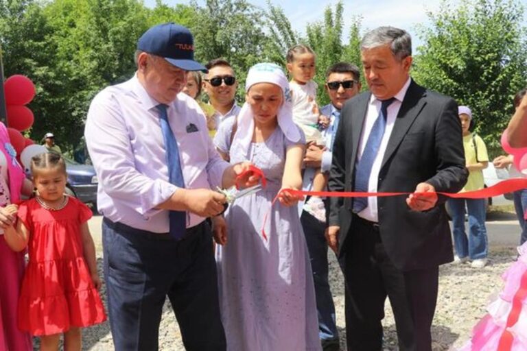 ТҮРКІСТАН: ТҮЛКІБАСТЫҚ ТҮЛЕКТЕР ӨМІРДЕН ӨТКЕН СЫНЫПТАСТЫҢ ОТБАСЫНА ҮЙ СЫЙЛАДЫ