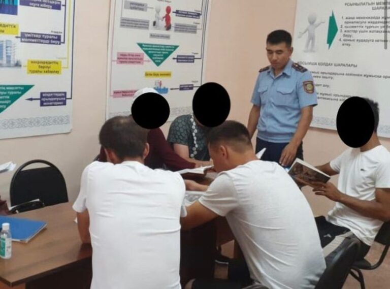 ТҮРКІСТАН: ОТЫРАРДА ПРОБАЦИЯ ЕСЕБІНДЕГІ 48 СОТТАЛҒАН АЗАМАТ КІТАПХАНАҒА ТІРКЕЛДІ