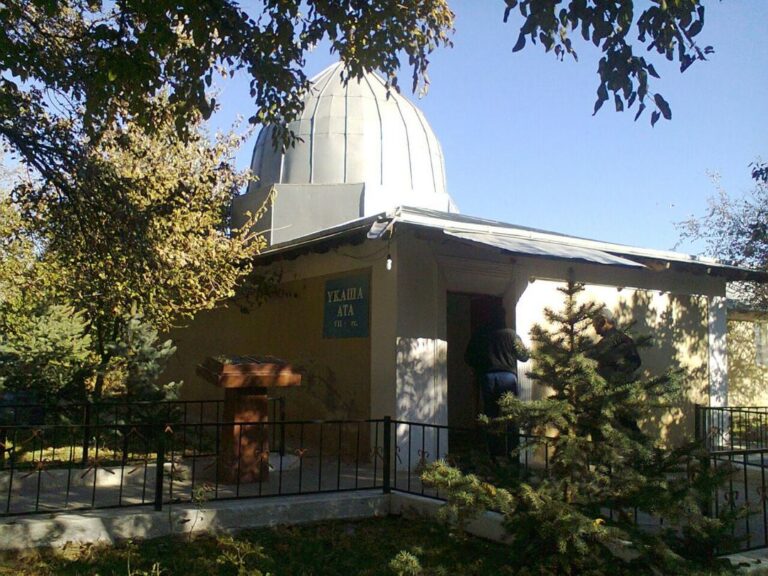 ТҮРКІСТАН: ҮКАША АТА КЕСЕНЕСІ – ТУРИСТЕРДІ ҚЫЗЫҚТЫРАТЫН КИЕЛІ ОРЫН