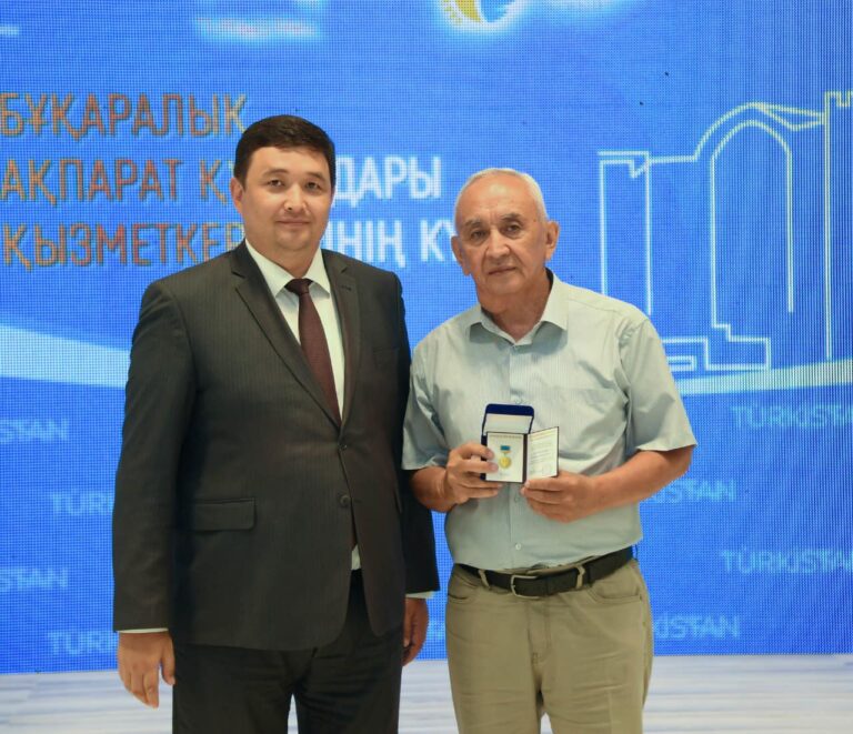 ТҮРКІСТАН: МЕРЕКЕ ҚАРСАҢЫНДА БАҚ ҚЫЗМЕТКЕРЛЕРІ МАРАПАТТАЛДЫ