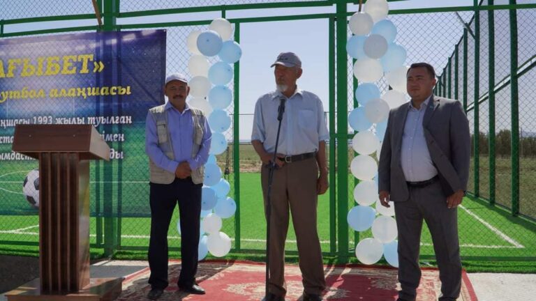 ТҮРКІСТАН: БӘЙДІБЕКТЕ ДЕМЕУШІЛЕР ЕСЕБІНЕН КІШІ ФУТБОЛ АЛАҢШАСЫ АШЫЛДЫ