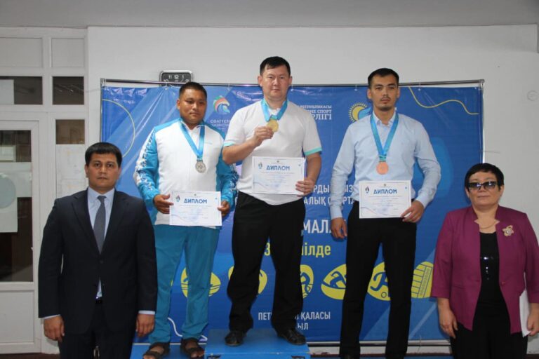 ТҮРКІСТАН ӨҢІРІНІҢ МЕМЛЕКЕТТІК ҚЫЗМЕТШІЛЕРІ ТОҒЫЗҚҰМАЛАҚТАН КҮМІС ЖҮЛДЕГЕ ҚОЛ ЖЕТКІЗДІ