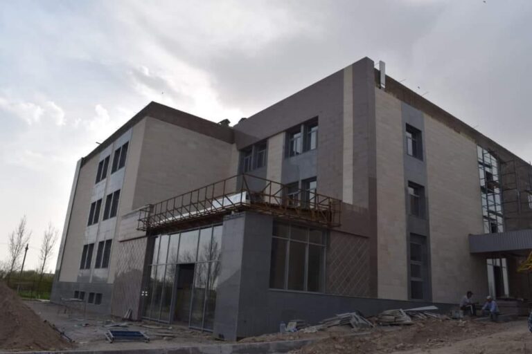 ТҮРКІСТАН: САУРАН АУДАНЫНДА 500 ОРЫНДЫҚ ЕМХАНА ЖАҚЫНДА ЕЛ ИГІЛІГІНЕ БЕРІЛЕДІ