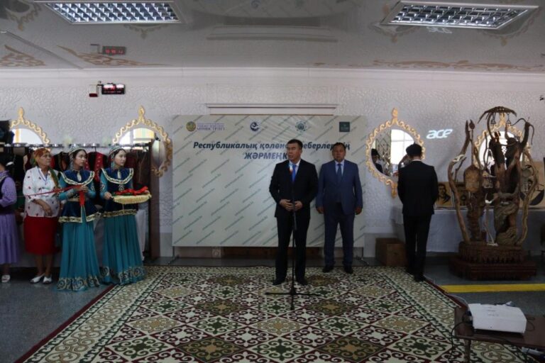 ТҮРКІСТАН: «ҚОЛӨНЕР – ХАЛЫҚ ҚАЗЫНАСЫ» АТТЫ РЕСПУБЛИКАЛЫҚ ҚОЛӨНЕР ШЕБЕРЛЕРІНІҢ ЖӘРМЕҢКЕСІ ӨТТІ
