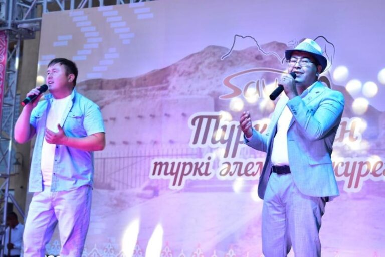 САУРАННЫҢ ӨНЕРПАЗДАРЫ ТҮРКІСТАНДЫ 2 КҮН ӘНГЕ БӨЛЕДІ
