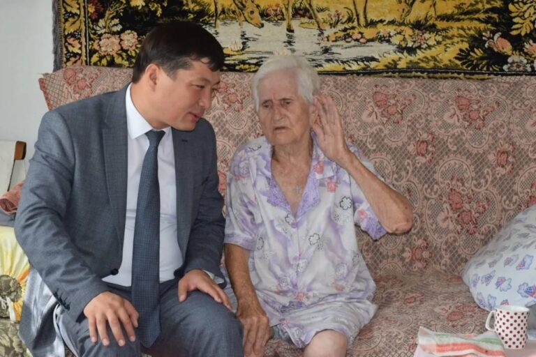 ТҮРКІСТАН: «МЕЙІРІМДІ ЖҮРЕК» ҚАЙЫРЫМДЫЛЫҚ АКЦИЯСЫ АЯСЫНДА ҚАРИЯЛАРҒА ҚҰРМЕТ КӨРСЕТІЛДІ