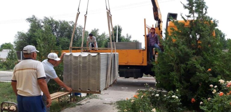 ТҮРКІСТАН: БӘЙДІБЕКТЕ ДАУЫЛДАН ЗАРДАП ШЕККЕН ТҰРҒЫНДАРҒА КӨМЕК КӨРСЕТІЛДІ