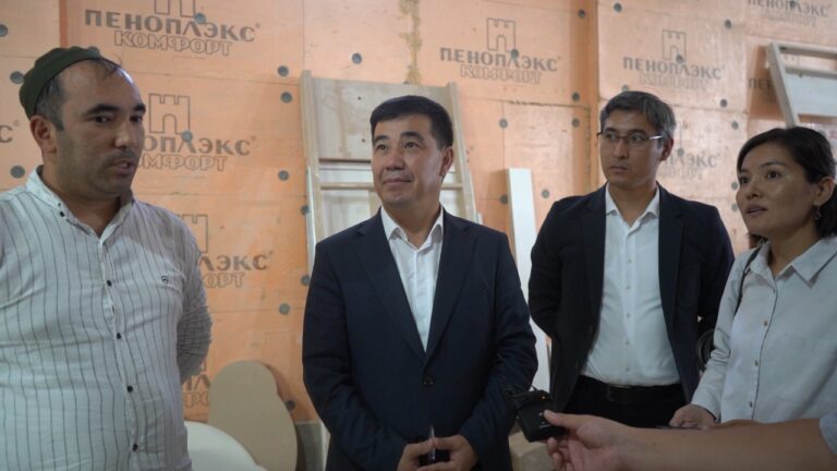 ТҮРКІСТАН: БАСҚАРМА БАСШЫСЫ ЖІГЕРЛІ ЖАСТАРДЫҢ ЖҰМЫСЫМЕН ТАНЫСТЫ