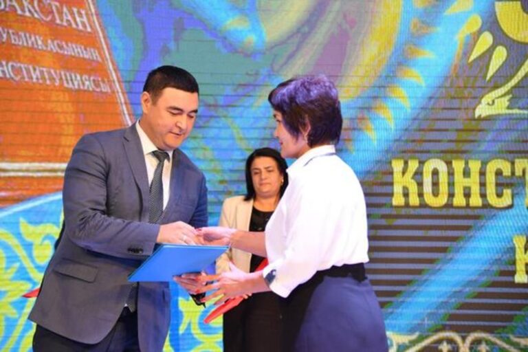ТҮРКІСТАНДА КОНСТИТУЦИЯ КҮНІ МЕРЕКЕЛЕНДІ