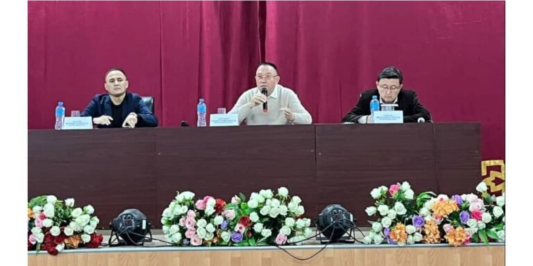 САЙЛАУ-2022: НҰРЛАН ӘУЕСБАЕВ АҚТӨБЕДЕГІ ПРОБЛЕМАЛЫҚ ТҰРҒЫН ҮЙЛЕРДІ АРАЛАДЫ