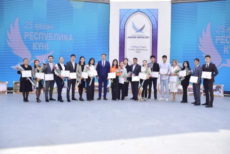 ТҮРКІСТАН ОБЛЫСЫНДА РЕСПУБЛИКА КҮНІНЕ ОРАЙ БЕЛСЕНДІ ЖАСТАР МАРАПАТТАЛДЫ