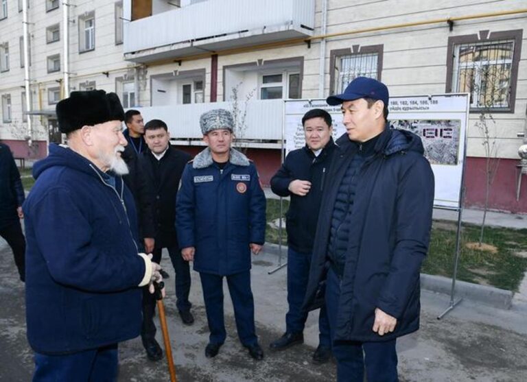 ТҮРКІСТАН: КЕНТАУДАҒЫ БІРНЕШЕ КӨПҚАБАТТЫ ҮЙГЕ ГАЗ БЕРІЛДІ