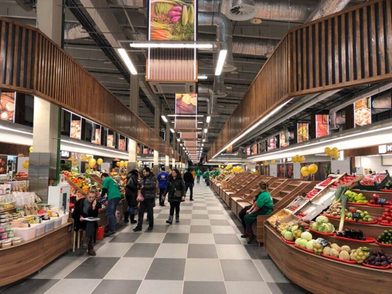 Қарақат Әбден Ақтөбенің орталық базарында сайлаушылармен кездесті