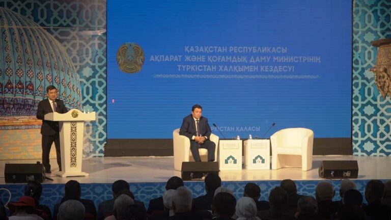 АҚПАРАТ ЖӘНЕ ҚОҒАМДЫҚ ДАМУ МИНИСТРІ ДАРХАН ҚЫДЫРӘЛІ ТҮРКІСТАН ЖҰРТЫМЕН ЖҮЗДЕСТІ