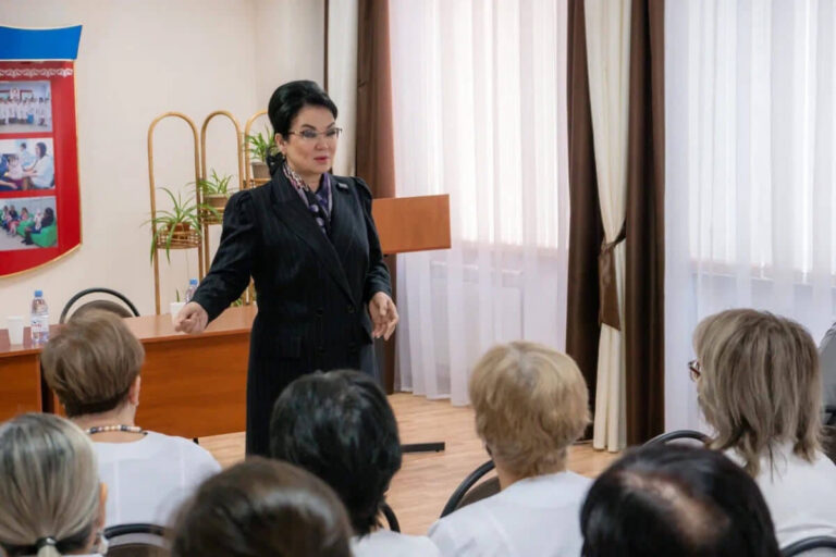 САЛТАНАТ ТҰРСЫНБЕКОВА ҚОСТАНАЙ ҚАЛАСЫНДАҒЫ ЕМХАНА ҰЖЫМЫМЕН КЕЗДЕСТІ