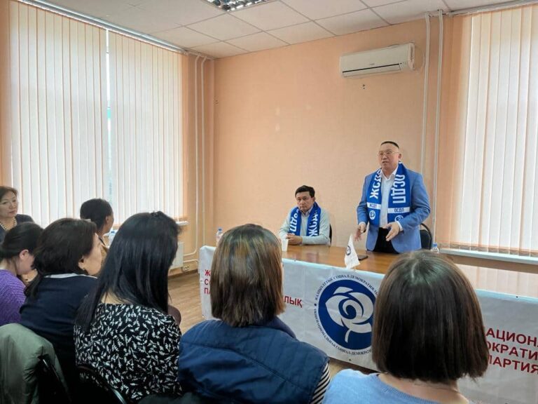 НҰРЛАН ӘУЕСБАЕВ ОРАЛ ҚАЛАСЫНДАҒЫ ОБЛЫСТЫҚ САЙЛАУАЛДЫ ШТАБҚА БАРДЫ