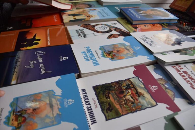ТҮРКІСТАНДАҒЫ КІТАП ДҮКЕНІ САЙЛАУШЫЛАРҒА ӘДЕБИЕТ ТУЫНДЫЛАРЫН ҰСЫНДЫ