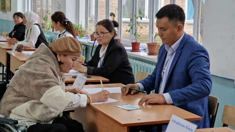 ТҮРКІСТАН ОБЛЫСЫНДА МҮМКІНДІГІ ШЕКТЕУЛІ ЖАНДАР САЙЛАУҒА БЕЛСЕНДІ ҚАТЫСУДА