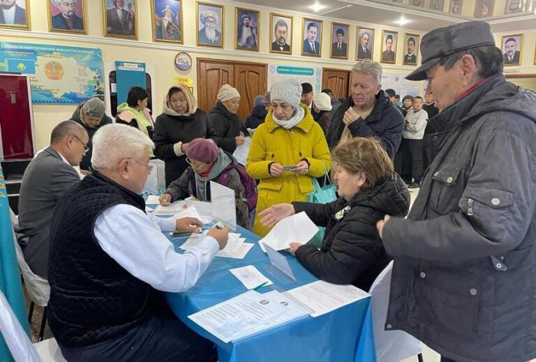ТҮРКІСТАН ОБЛЫСЫНДАҒЫ ШИПАЖАЙЛАРДА ДЕМАЛУШЫЛАР ДА ДАУЫС БЕРІП ЖАТЫР