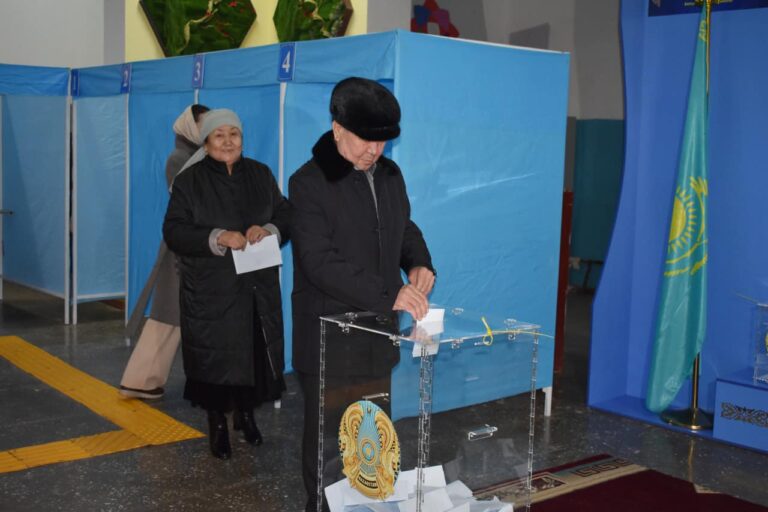 ҚАЗЫҒҰРТТА «МЕРЕЙЛІ ОТБАСЫ» МҮШЕЛЕРІ САЙЛАУДА ДАУЫС БЕРДІ