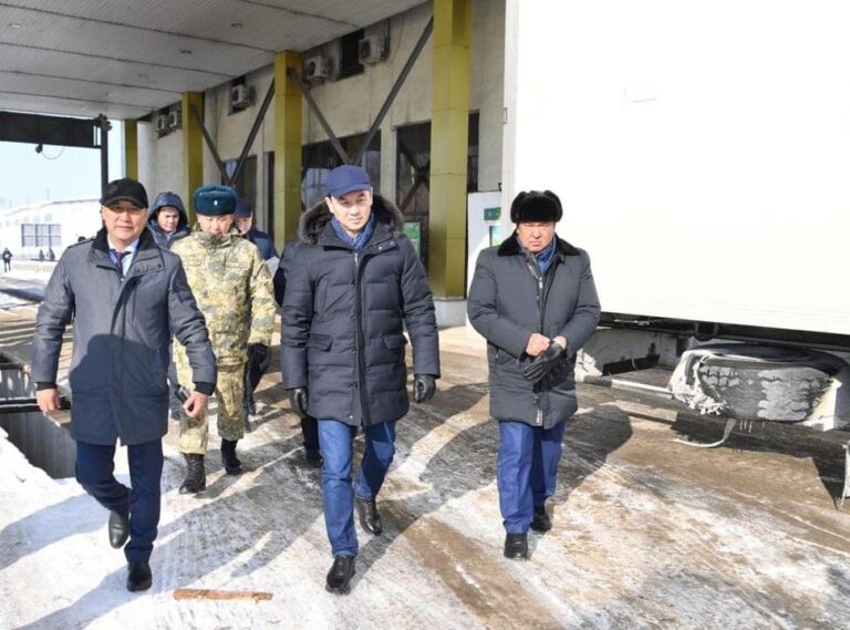 ДАРХАН САТЫБАЛДЫ «ОҢТҮСТІК АУДАНДАРДЫҢ ДАМУЫ, МҰНДА КӘСІПОРЫНДАРДЫҢ АШЫЛУЫ БАҚЫЛАУДА БОЛАДЫ»