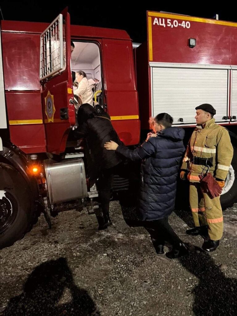 ТҮРКІСТАН ОБЛЫСЫНДА 27 АДАМ ҚАР ҚҰРСАУЫНАН ҚҰТҚАРЫЛДЫ