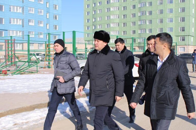 ТҮРКІСТАН ҚАЛАСЫНЫҢ ӘКІМІ ЖЫЛУ ҚАЗАНДЫҚТАРЫ МЕН БІРҚАТАР ҚҰРЫЛЫС НЫСАНДАРЫН ТЕКСЕРДІ