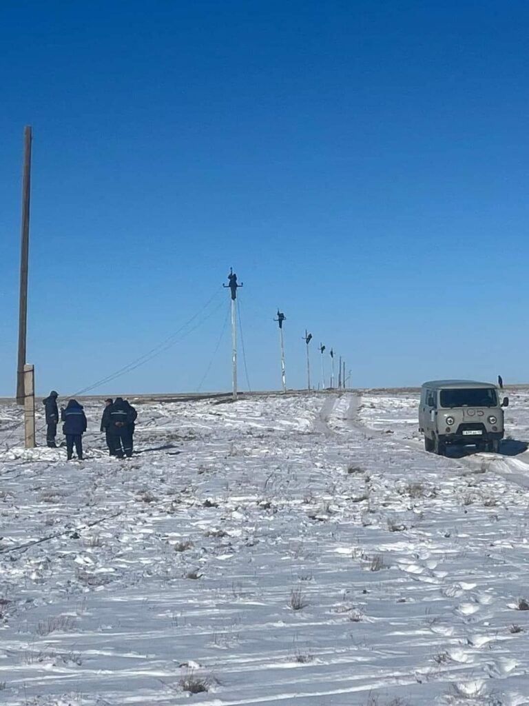 ТҮРКІСТАН: СОЗАҚ АУДАНЫНДА БОРАН САЛДАРЫНАН ҚҰЛАҒАН ЭЛЕКТР БАҒАНАЛАРЫ ТОЛЫҚ ҚАЛПЫНА КЕЛТІРІЛДІ
