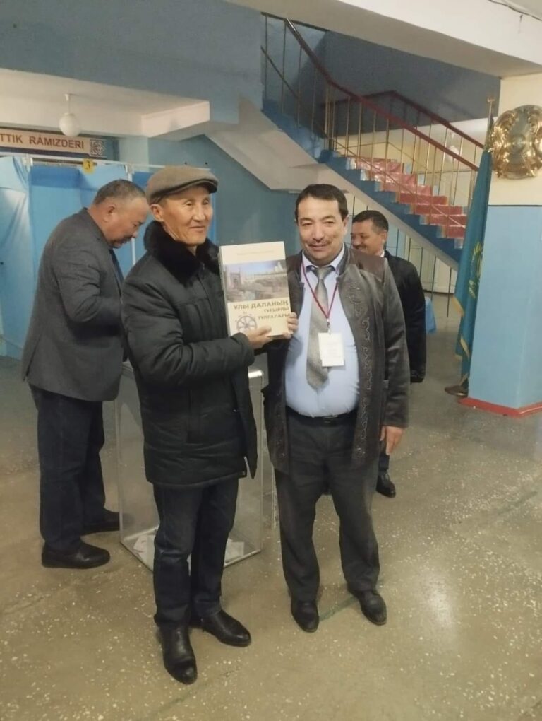 ТҮРКІСТАН: ОТЫРАРЛЫҚТАР ЕРТЕ ОЯНЫП, ДАУЫС БЕРУГЕ БАРДЫ