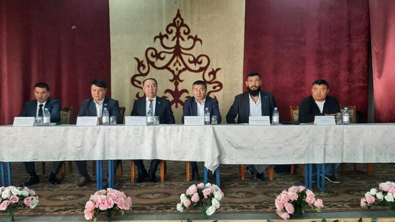 ТҮРКІСТАН: САЙРАМ АУДАНЫНДА СОЛТҮСТІККЕ ҚОНЫС АУДАРУ БОЙЫНША ТҰРҒЫНДАРМЕН КЕЗДЕСУ ӨТТІ