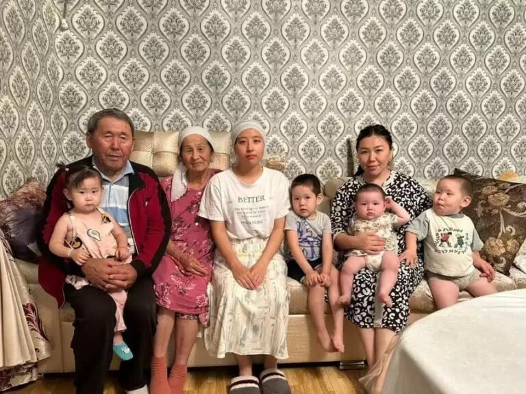 ТҮЛКІБАСҚА КЕЛІН БОЛҒАН КОРЕЙ ҚЫЗЫ ҚАЗАҚТЫҢ САЛТ-ДӘСТҮРІН КҮНДЕЛІКТІ ТҰРМЫСТА ҰСТАНЫП ЖҮР